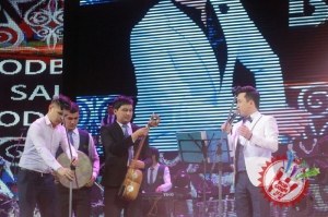 Бунёдбек Саидовнинг концерт дастуридан фоторепортаж