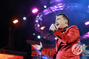 Бунёдбек Саидовнинг концерт дастуридан фоторепортаж