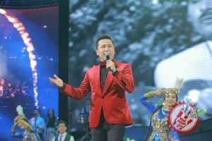 Бунёдбек Саидовнинг концерт дастуридан фоторепортаж