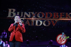 Бунёдбек Саидовнинг концерт дастуридан фоторепортаж