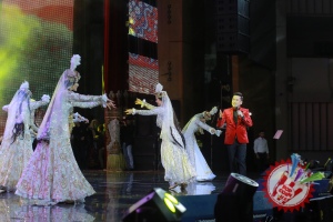 Бунёдбек Саидовнинг концерт дастуридан фоторепортаж