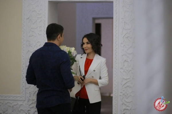 Динейра янги видеоклип суратга олдирди