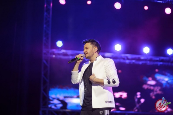 Сарвар ва Комилнинг "Чунки бу биз"  номли концерт дастуридан батафсил