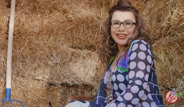 Юлдуз Усмонова “Тут қўлимдан” видеоклипини тақдим қилди