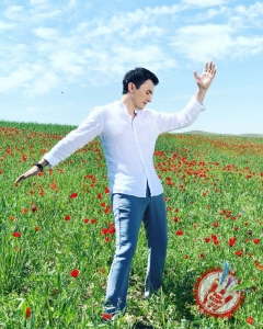 Улуғбек Раҳматуллаев “Алвон лолалар” қўшиғига видеоклип суратга олдирди