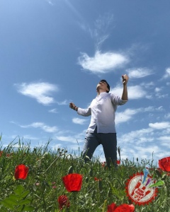 Улуғбек Раҳматуллаев “Алвон лолалар” қўшиғига видеоклип суратга олдирди