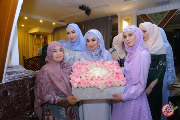 Гулчеҳра Юнусова янги либослари коллекциясини намойиш қилди