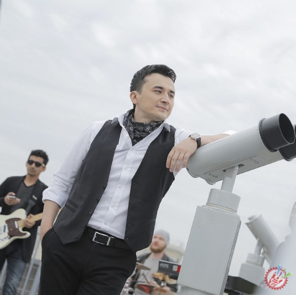 Бир нечта хонандалар иштирокидаги янги лойиҳа - \"Қўлингда имкон\"