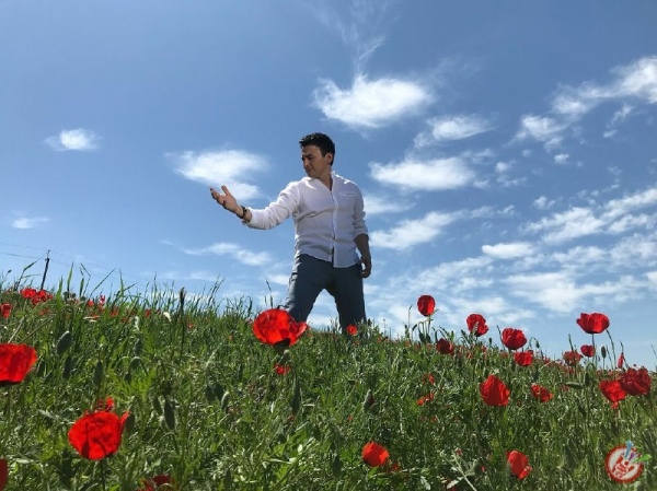 Улуғбек Раҳматуллаевдан видеопремьера “Алвон лолалар”