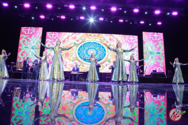 Ўзбекистон халқ артистлари Клубининг “Фасли навбаҳор” деб номланган илк концерт дастуридан 