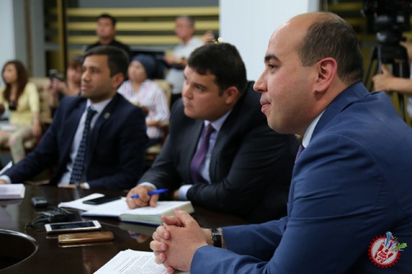 “Миллий эстрада санъатининг ёшлар маънавий, ахлоқий тарбиясидаги ўрни ва санъаткор одоби” мавзусида маънавият соати ўтказилди