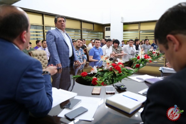 “Миллий эстрада санъатининг ёшлар маънавий, ахлоқий тарбиясидаги ўрни ва санъаткор одоби” мавзусида маънавият соати ўтказилди