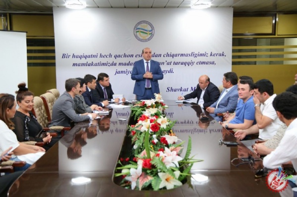 “Миллий эстрада санъатининг ёшлар маънавий, ахлоқий тарбиясидаги ўрни ва санъаткор одоби” мавзусида маънавият соати ўтказилди