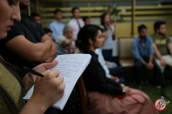 “Миллий эстрада санъатининг ёшлар маънавий, ахлоқий тарбиясидаги ўрни ва санъаткор одоби” мавзусида маънавият соати ўтказилди