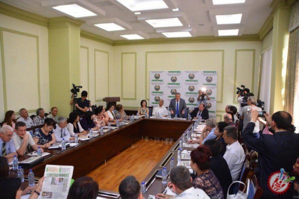 МАДАНИЯТ” ГАЗЕТАСИНИНГ ТАҚДИМОТ МАРОСИМИ БЎЛИБ ЎТДИ...