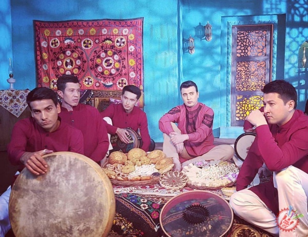 Шоҳжаҳон Жўраев \"Жума муборак\" таронасини премьера қилди