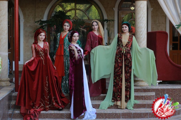 Дизайнер Ирода Агзамҳўжа янги либослари намойиши ўтказди