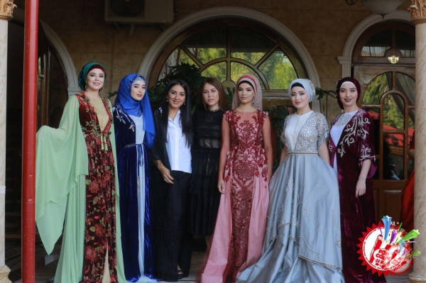 Дизайнер Ирода Агзамҳўжа янги либослари намойиши ўтказди