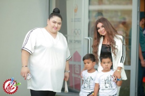 Халқаро Олимпия куни муносабати билан юлдузли футбол шоу бўлиб ўтди