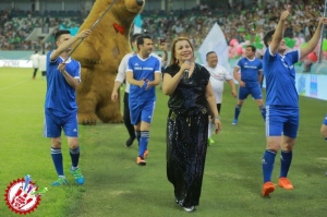 Халқаро Олимпия куни муносабати билан юлдузли футбол шоу бўлиб ўтди