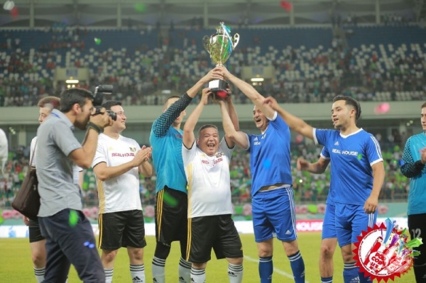 Халқаро Олимпия куни муносабати билан юлдузли футбол шоу бўлиб ўтди