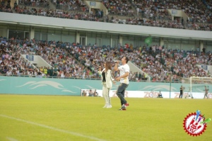 Халқаро Олимпия куни муносабати билан юлдузли футбол шоу бўлиб ўтди