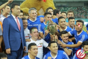 Халқаро Олимпия куни муносабати билан юлдузли футбол шоу бўлиб ўтди