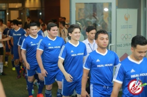 Халқаро Олимпия куни муносабати билан юлдузли футбол шоу бўлиб ўтди