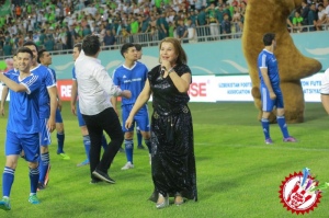 Халқаро Олимпия куни муносабати билан юлдузли футбол шоу бўлиб ўтди