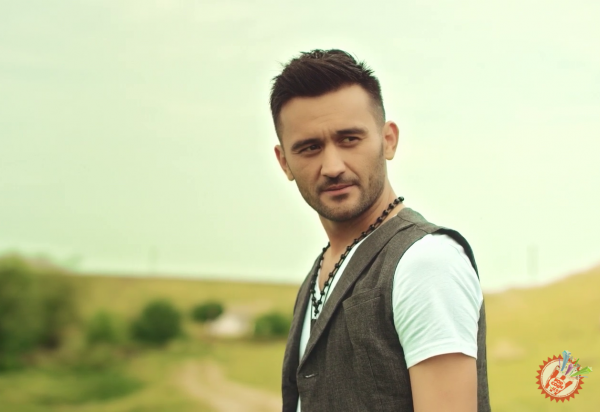 Хонанда Ҳусан \"Лайли\" клипини намойиш қилди