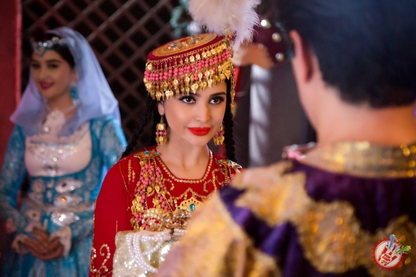 Паризода Хоразм рақсига видеоклип суратга олди