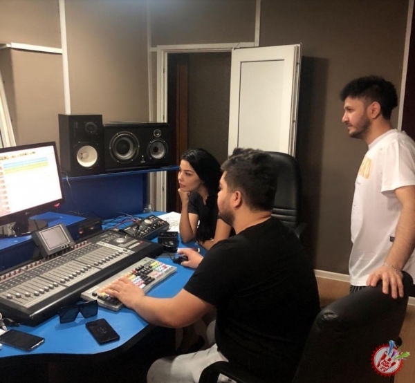 Шаҳзода янги тарона ёзди