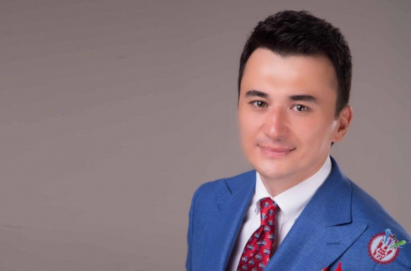 Улуғбек Раҳматуллаев тожик тилида қўшиқ куйлади