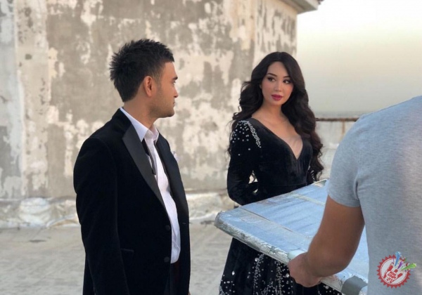 Шоҳруҳхон "Турфа гуллар" таронаси учун видеоклип суратга олдирди