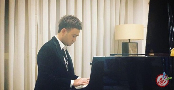 Шоҳруҳхон "Турфа гуллар" таронаси учун видеоклип суратга олдирди