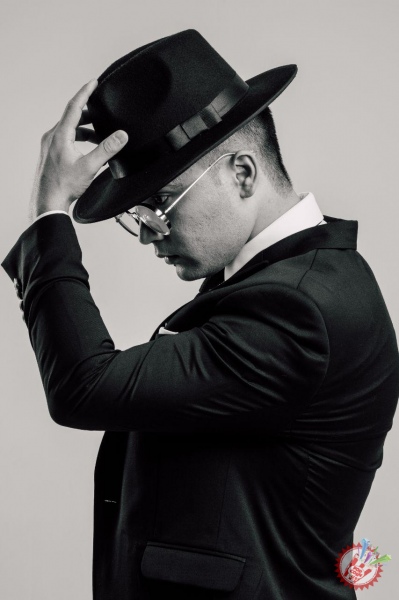 Уммон гуруҳи икки кишилик таркибдаги илк янги фотожамланмасини тақдим этди 