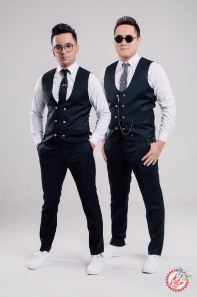 Уммон гуруҳи икки кишилик таркибдаги илк янги фотожамланмасини тақдим этди