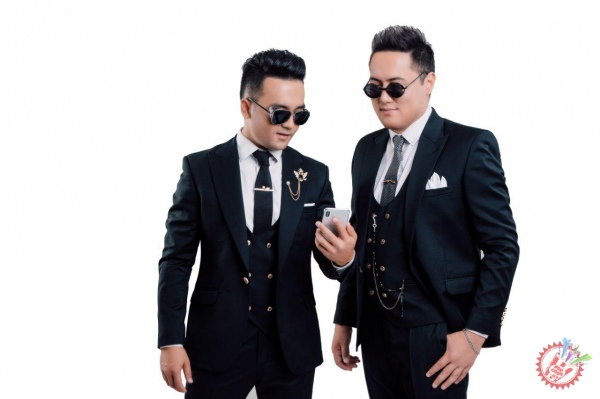 Уммон гуруҳи икки кишилик таркибдаги илк янги фотожамланмасини тақдим этди