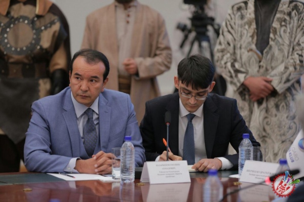 Маданият вазирлигида Меҳмет Бўздағ билан матбуот анжумани бўлиб ўтди