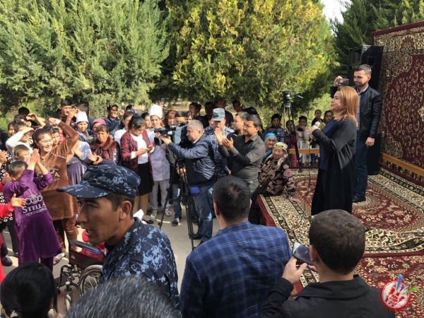 Юлдуз Усмонова Шукурилло Исроилов Жиззахдаги мурувват уйида концерт дастурини тақдим қилди