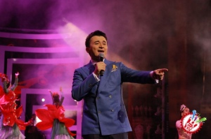 Улуғбек Раҳматуллаевнинг концерт дастуридан фоторепортаж