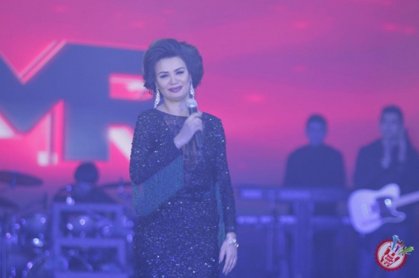 Муниса Ризаеванинг "Янги йил эртаги" номи яккахон концерт дастуридан фоторепортаж