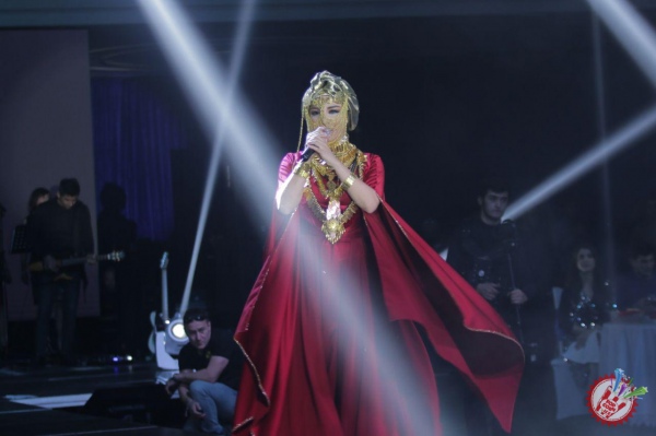 Муниса Ризаеванинг "Янги йил эртаги" номи яккахон концерт дастуридан фоторепортаж