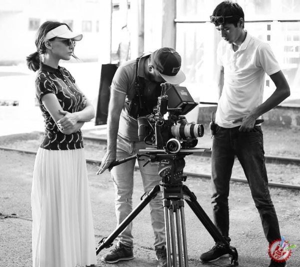 Лола ижодий фаолиятлари турини кенгайтирди