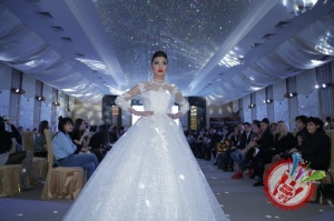 Нариман Григорян навбатдаги либослари коллекциясини тақдим қилди