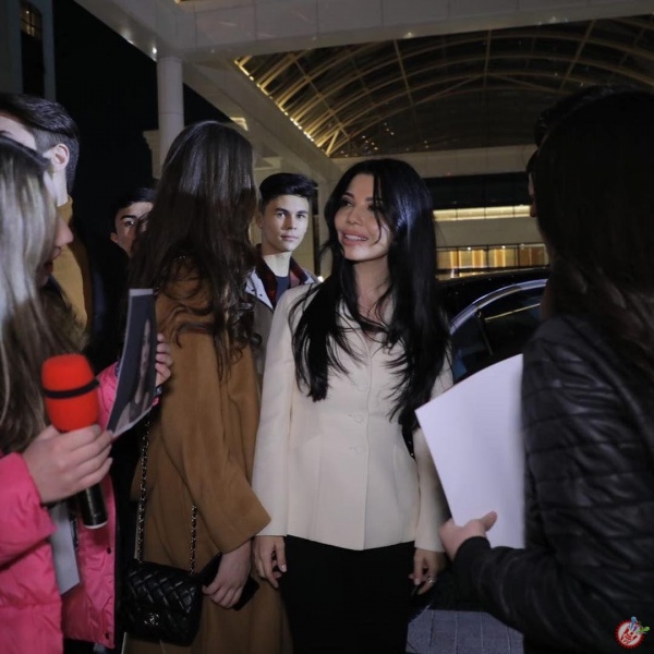 Шаҳзода \"Соғиниб\" видеоклипини намойиш қилди