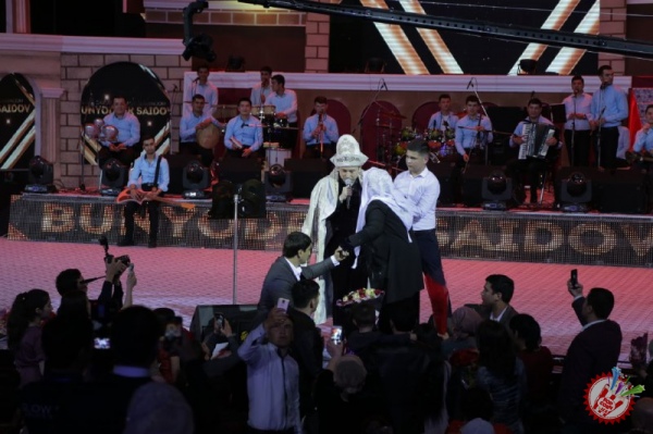 БУНЁДБЕК САИДОВНИНГ ЯККАХОН КОНЦЕРТ ДАСТУРИ БЎЛИБ ЎТМОҚДА