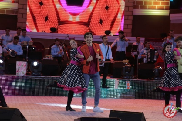 БУНЁДБЕК САИДОВНИНГ ЯККАХОН КОНЦЕРТ ДАСТУРИ БЎЛИБ ЎТМОҚДА