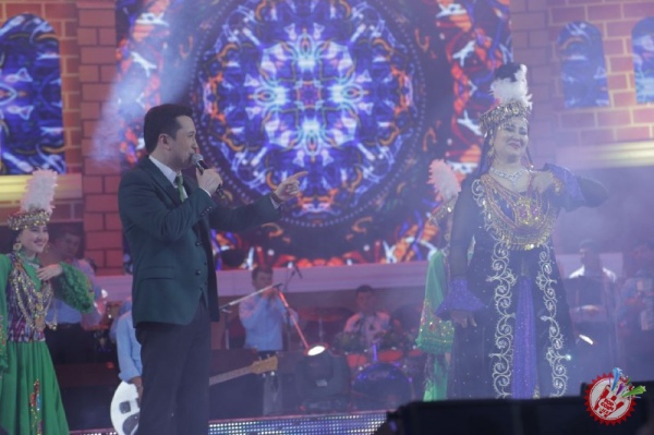 БУНЁДБЕК САИДОВНИНГ ЯККАХОН КОНЦЕРТ ДАСТУРИ БЎЛИБ ЎТМОҚДА