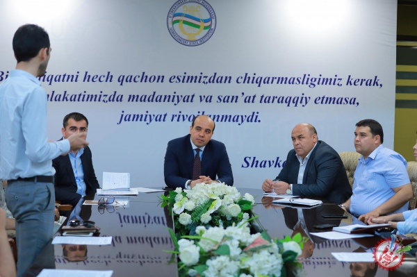 “РЭП ВА ШУ КАБИ ЙЎНАЛИШЛАРДА МИЛЛИЙ ҚАДРИЯТЛАР УЙҒУНЛИГИ” МАВЗУСИДА ИЖОДИЙ УЧРАШУВ ЎТКАЗИЛДИ.